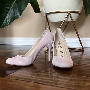 Gorgeous blush suede Kate & Mel pumps
